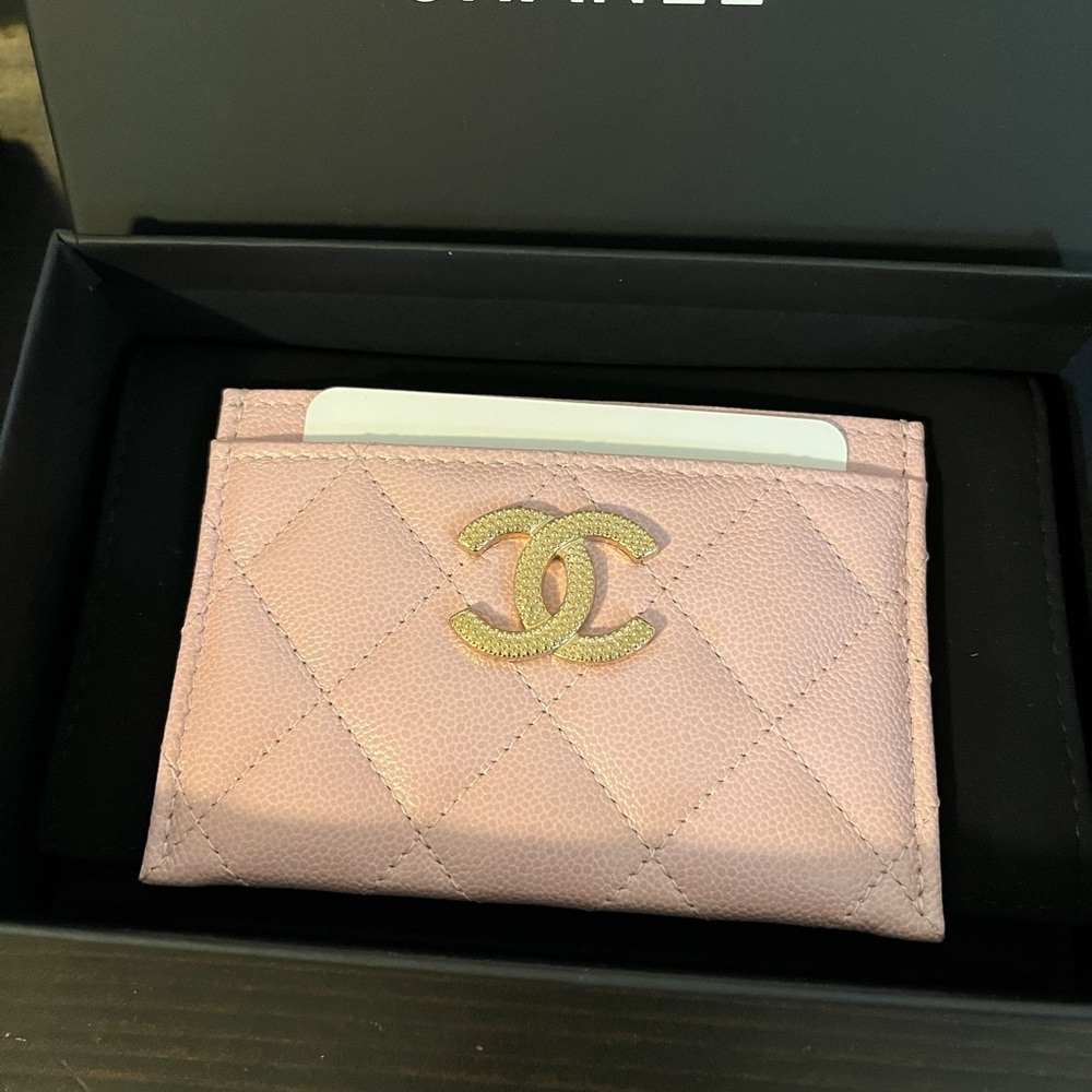 SOLD💕CHANEL Grained Flat Card Holder - Pink